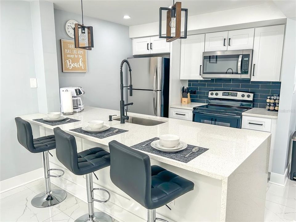 For Sale: $575,000 (2 beds, 1 baths, 1040 Square Feet)