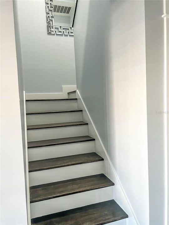 For Sale: $575,000 (2 beds, 1 baths, 1040 Square Feet)