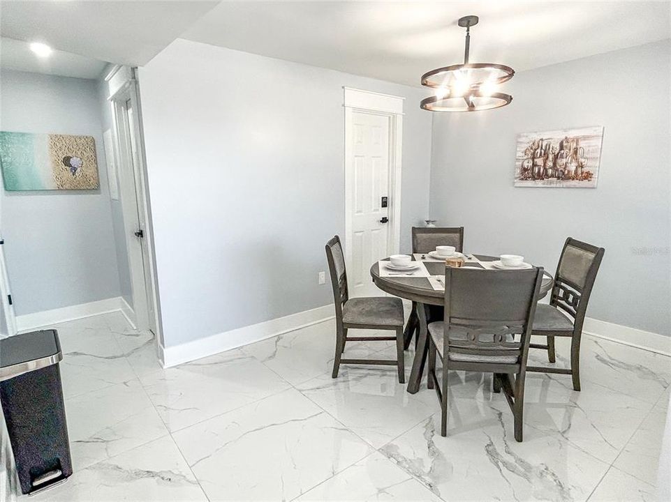 For Sale: $575,000 (2 beds, 1 baths, 1040 Square Feet)