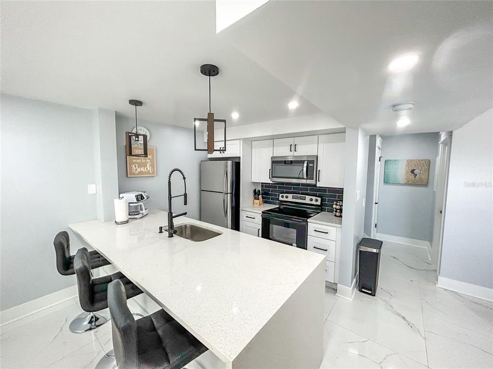 For Sale: $575,000 (2 beds, 1 baths, 1040 Square Feet)
