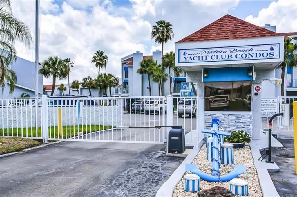 For Sale: $575,000 (2 beds, 1 baths, 1040 Square Feet)