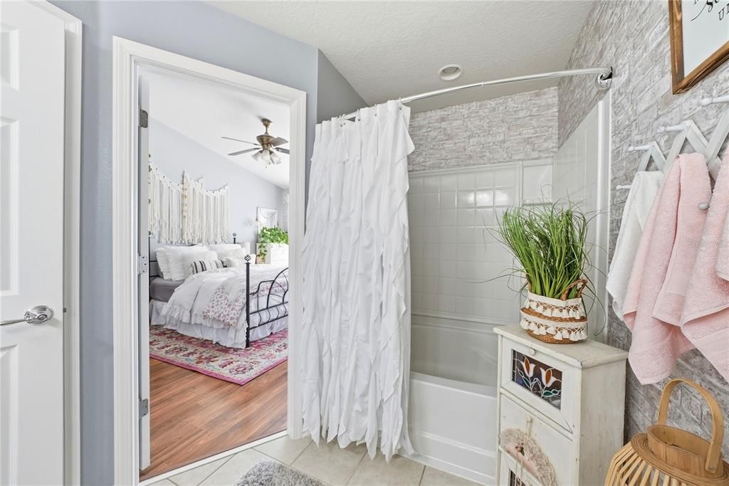 For Sale: $265,000 (3 beds, 2 baths, 1622 Square Feet)