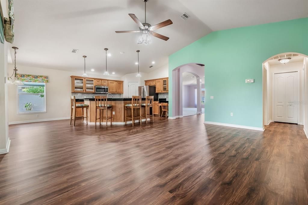 En Venta: $349,000 (2 camas, 2 baños, 1913 Pies cuadrados)