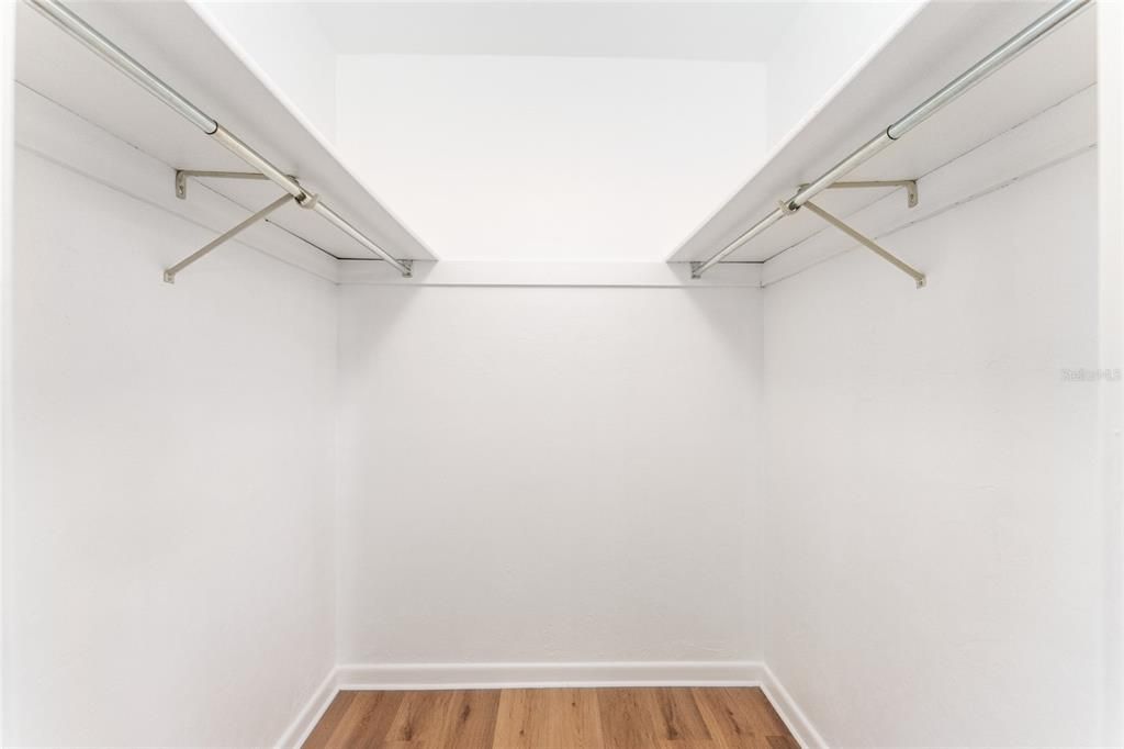 For Sale: $300,000 (2 beds, 2 baths, 1062 Square Feet)