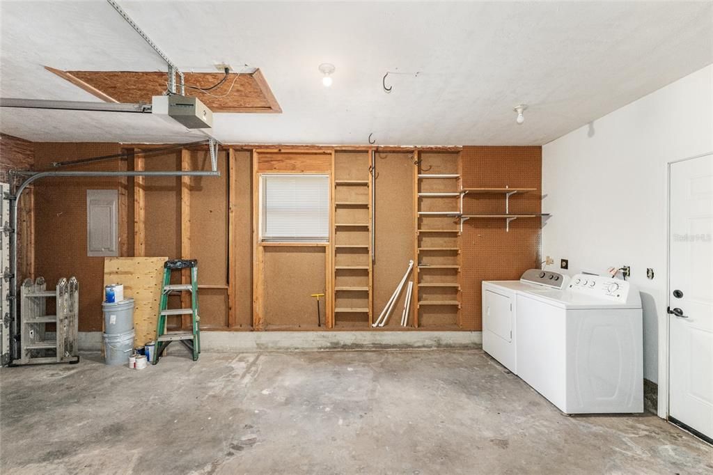 For Sale: $300,000 (2 beds, 2 baths, 1062 Square Feet)