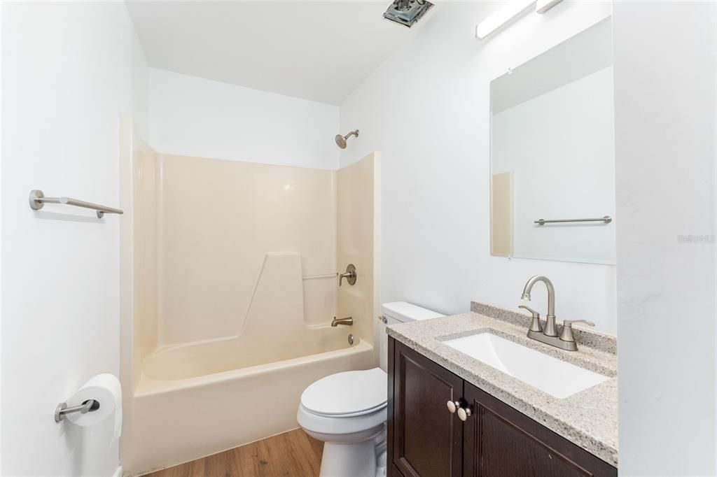 For Sale: $300,000 (2 beds, 2 baths, 1062 Square Feet)