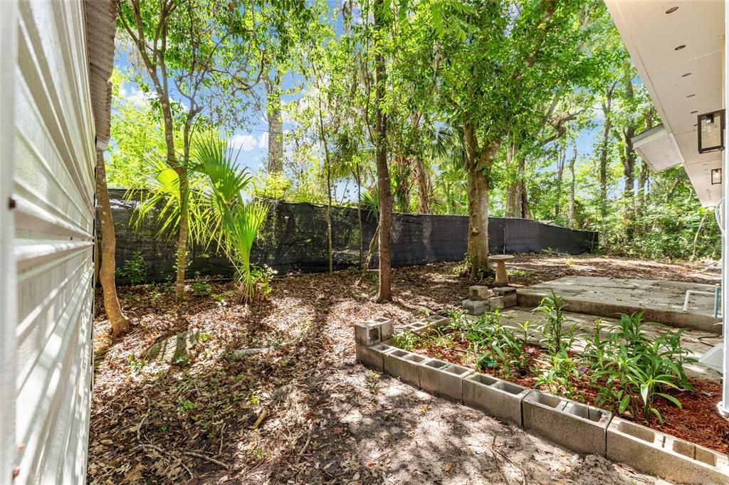 For Sale: $300,000 (2 beds, 2 baths, 1062 Square Feet)