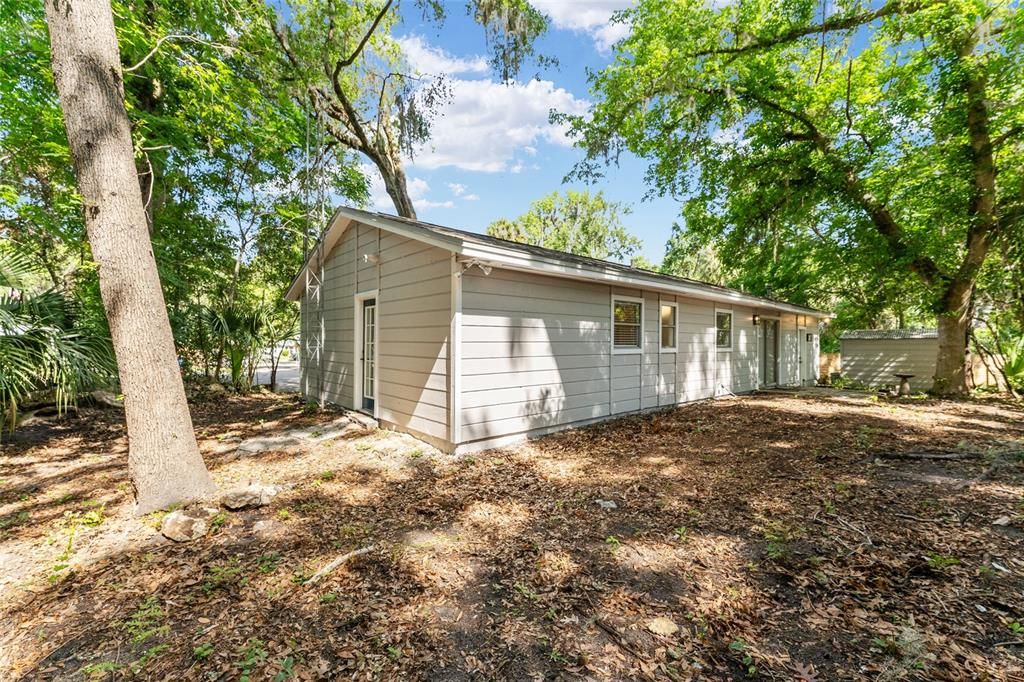 For Sale: $300,000 (2 beds, 2 baths, 1062 Square Feet)
