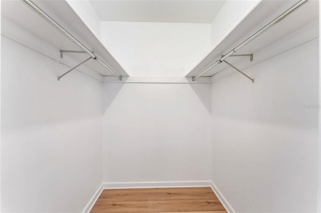 For Sale: $300,000 (2 beds, 2 baths, 1062 Square Feet)