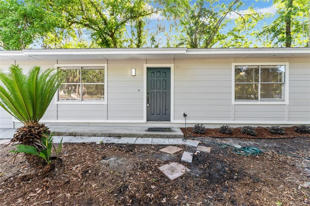 For Sale: $300,000 (2 beds, 2 baths, 1062 Square Feet)