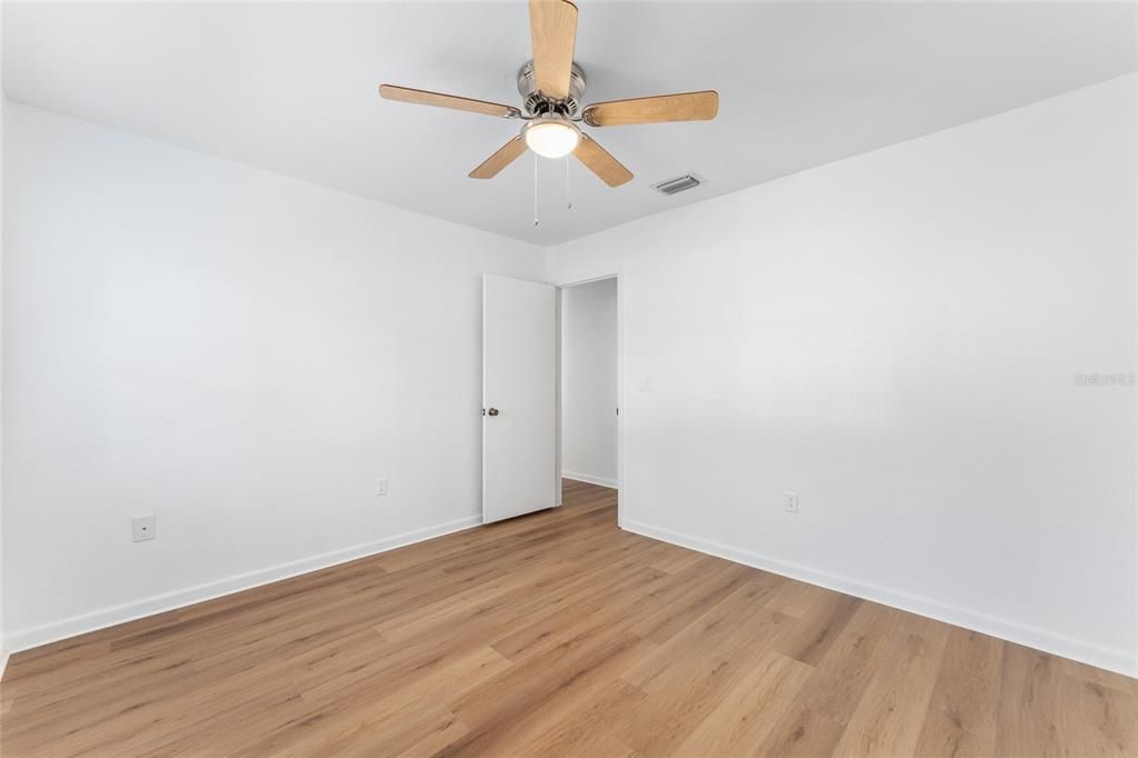 For Sale: $300,000 (2 beds, 2 baths, 1062 Square Feet)