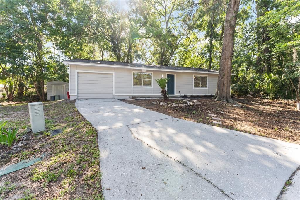 For Sale: $300,000 (2 beds, 2 baths, 1062 Square Feet)