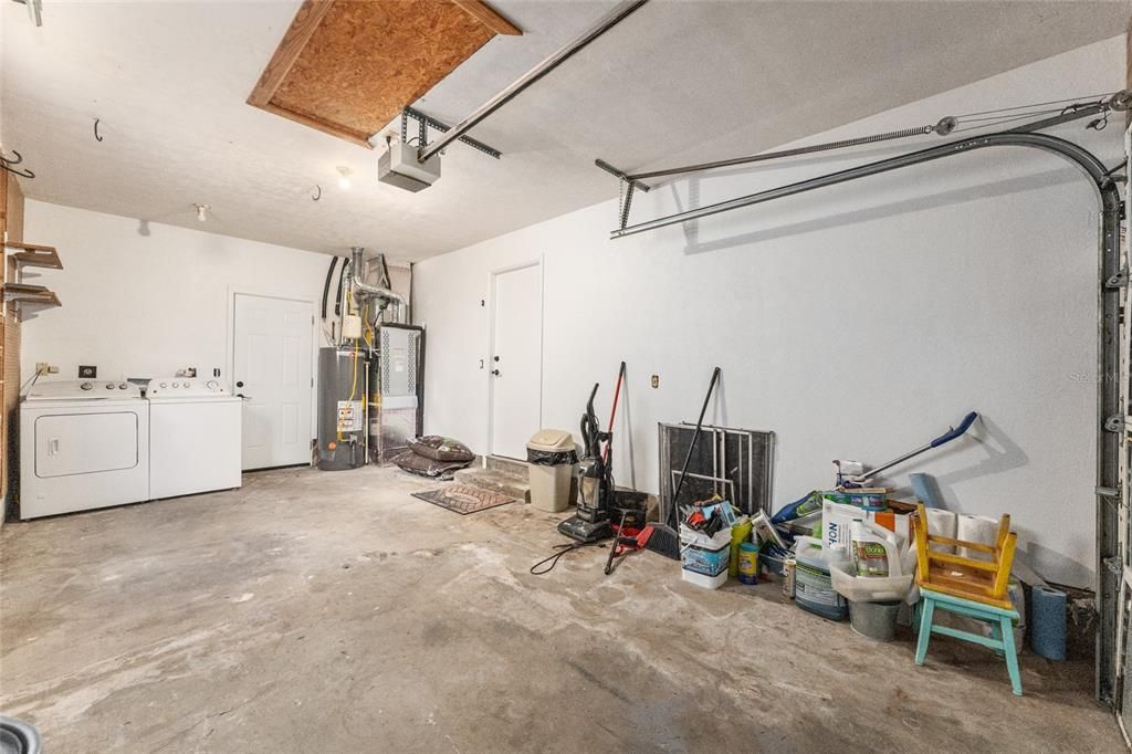 For Sale: $300,000 (2 beds, 2 baths, 1062 Square Feet)
