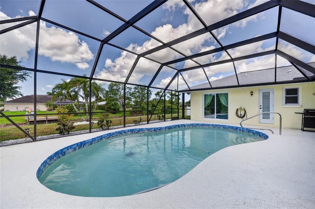 Activo con contrato: $405,000 (3 camas, 2 baños, 1919 Pies cuadrados)
