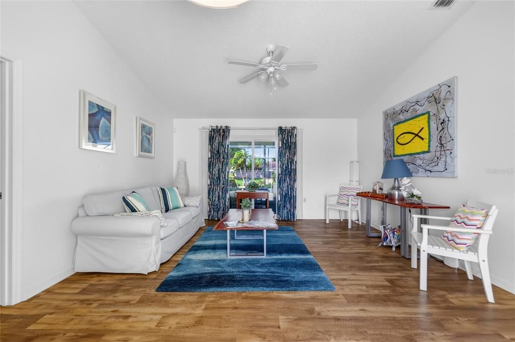 Activo con contrato: $405,000 (3 camas, 2 baños, 1919 Pies cuadrados)