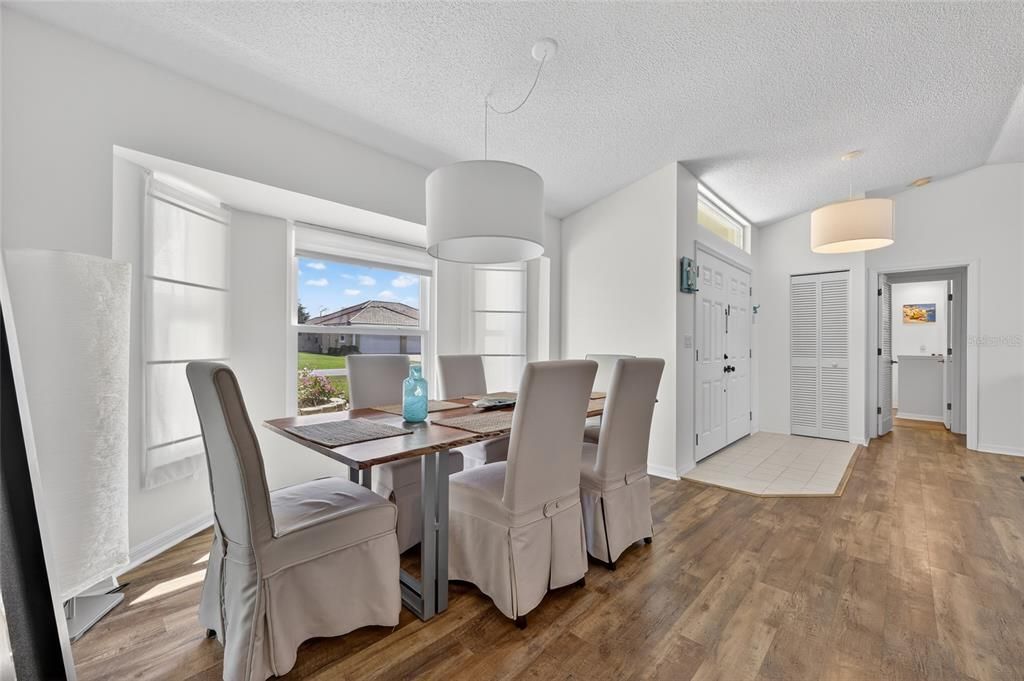 Activo con contrato: $405,000 (3 camas, 2 baños, 1919 Pies cuadrados)