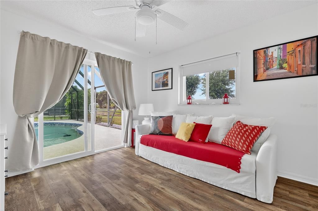 Activo con contrato: $405,000 (3 camas, 2 baños, 1919 Pies cuadrados)