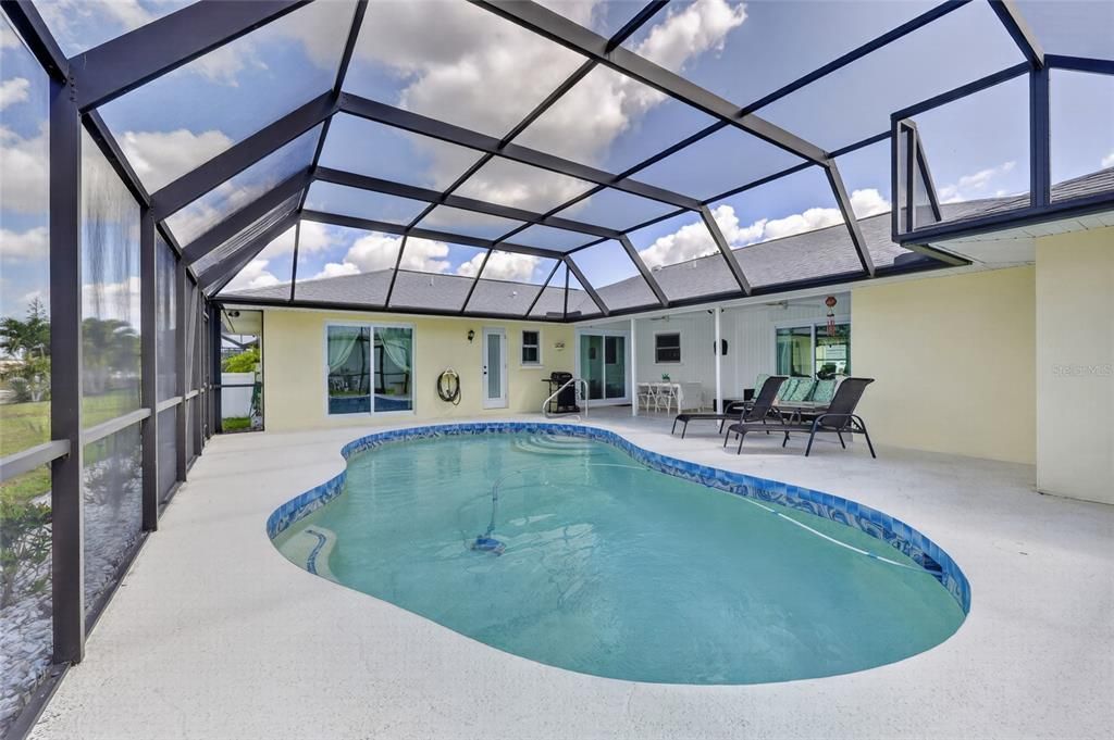 Activo con contrato: $405,000 (3 camas, 2 baños, 1919 Pies cuadrados)