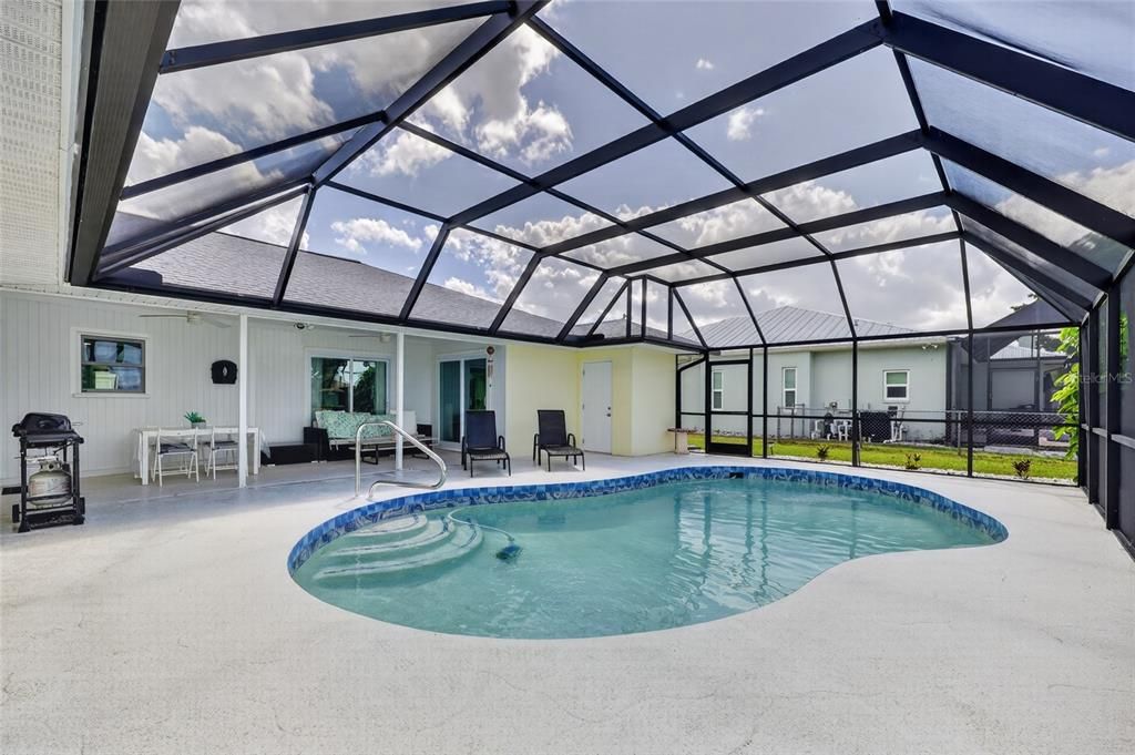 Activo con contrato: $405,000 (3 camas, 2 baños, 1919 Pies cuadrados)