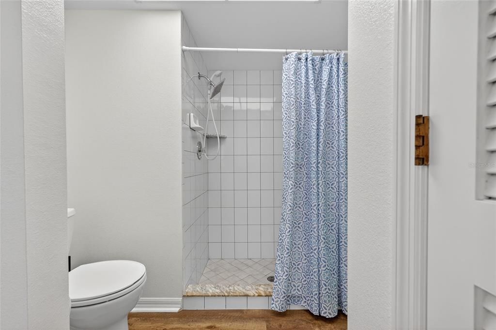 Activo con contrato: $405,000 (3 camas, 2 baños, 1919 Pies cuadrados)