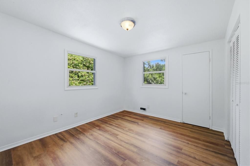 На продажу: $349,000 (4 спален, 2 ванн, 1403 Квадратных фут)