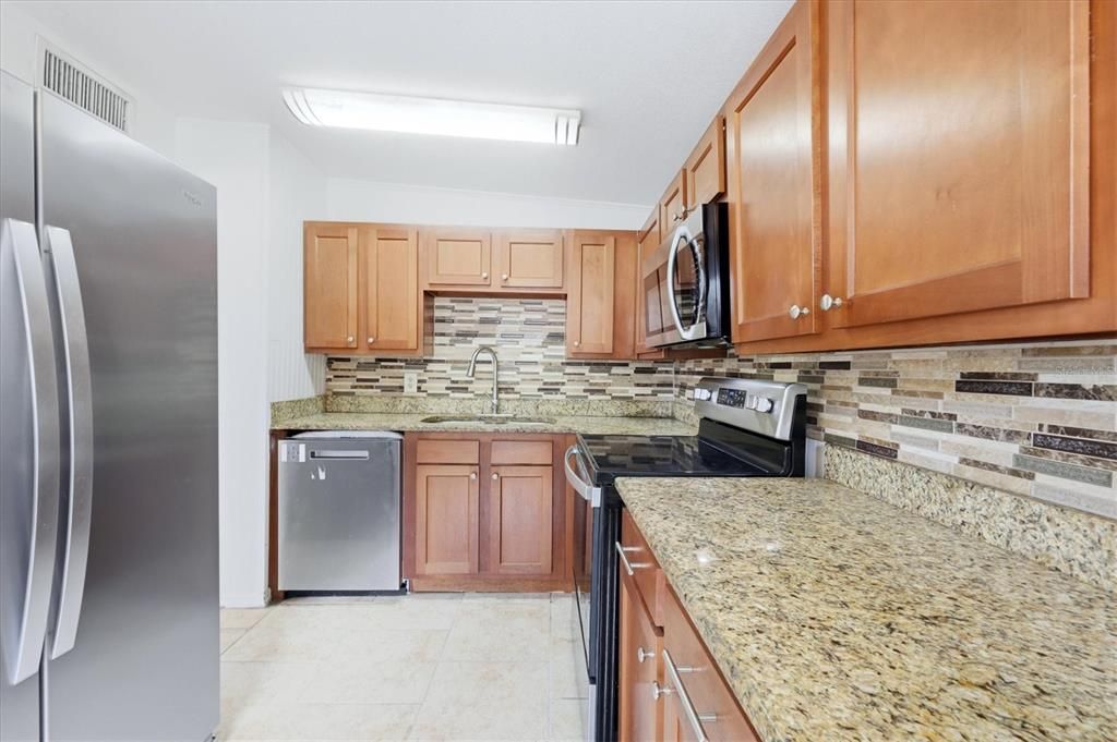 На продажу: $349,000 (4 спален, 2 ванн, 1403 Квадратных фут)