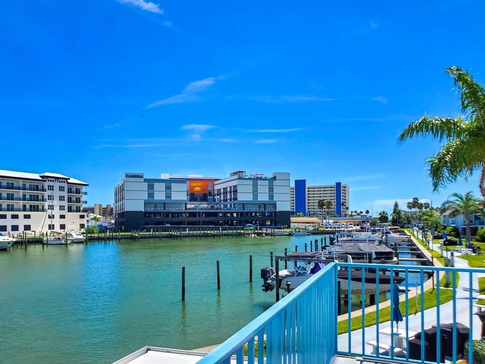 For Sale: $495,000 (1 beds, 1 baths, 755 Square Feet)