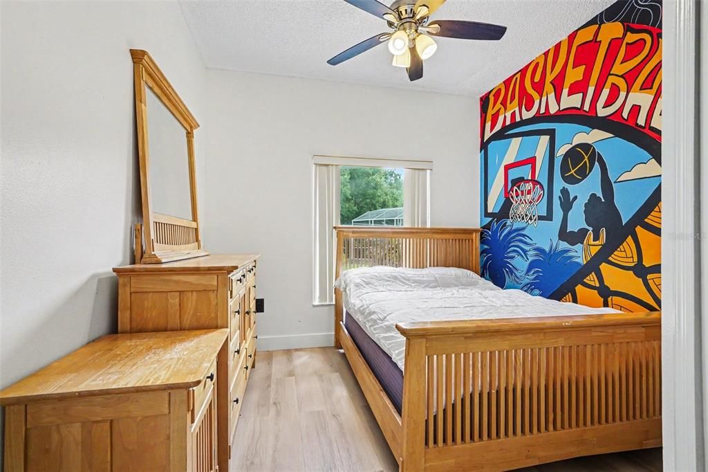 For Sale: $499,900 (6 beds, 3 baths, 2658 Square Feet)