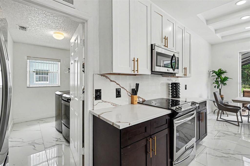 For Sale: $499,900 (6 beds, 3 baths, 2658 Square Feet)