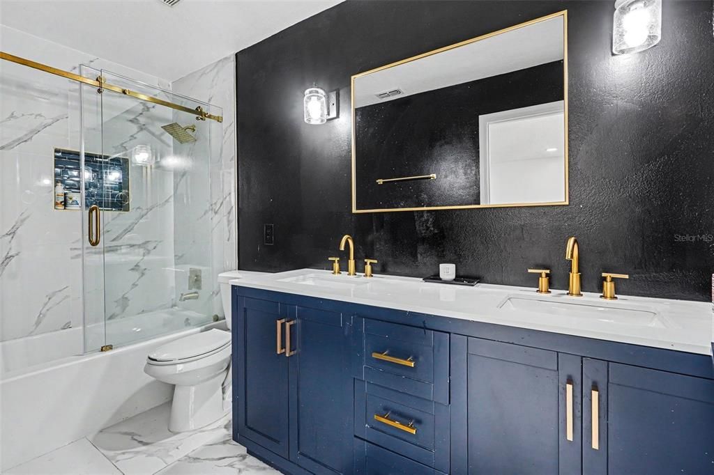 For Sale: $499,900 (6 beds, 3 baths, 2658 Square Feet)