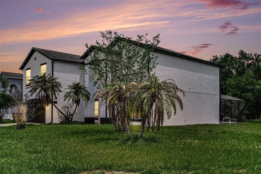 For Sale: $499,900 (6 beds, 3 baths, 2658 Square Feet)