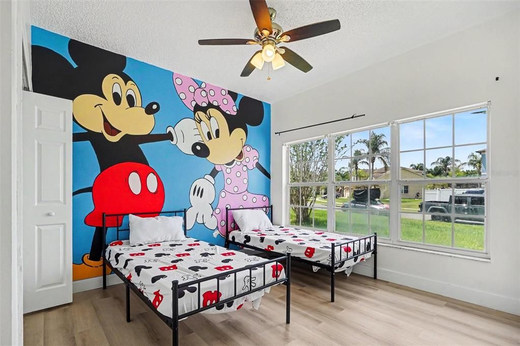For Sale: $499,900 (6 beds, 3 baths, 2658 Square Feet)