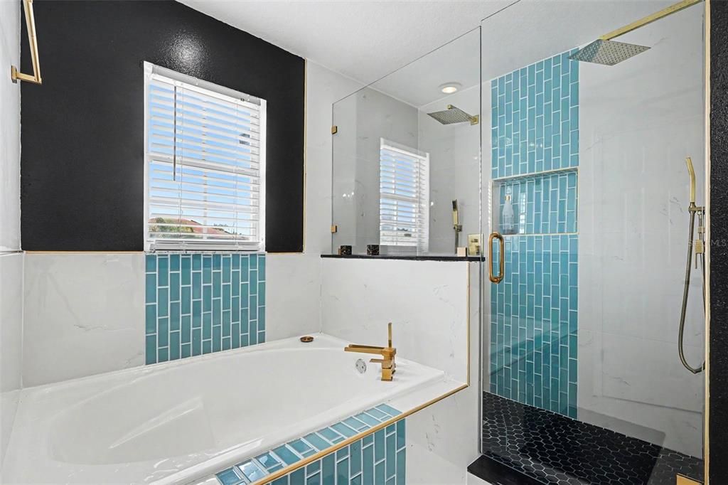 For Sale: $499,900 (6 beds, 3 baths, 2658 Square Feet)