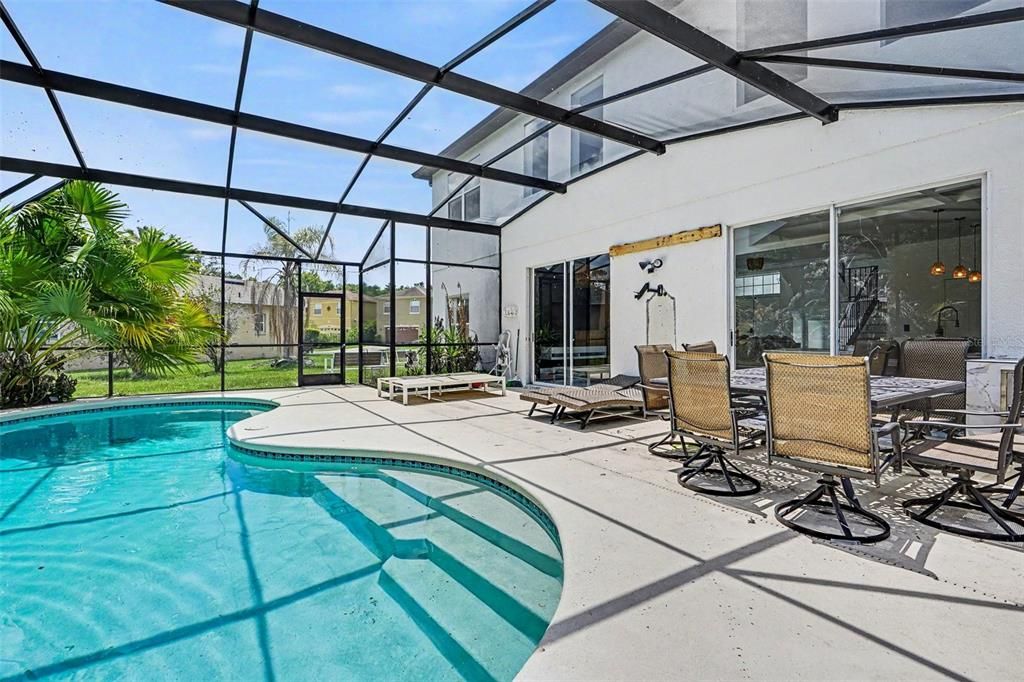 For Sale: $499,900 (6 beds, 3 baths, 2658 Square Feet)