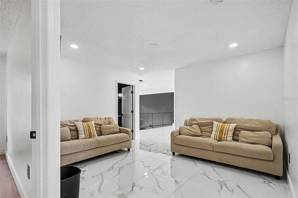 For Sale: $499,900 (6 beds, 3 baths, 2658 Square Feet)