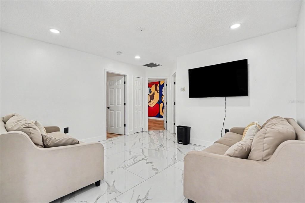 For Sale: $499,900 (6 beds, 3 baths, 2658 Square Feet)