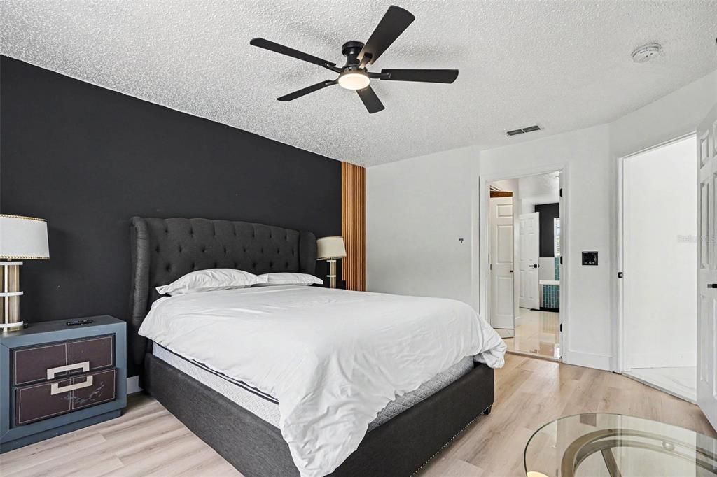 For Sale: $499,900 (6 beds, 3 baths, 2658 Square Feet)