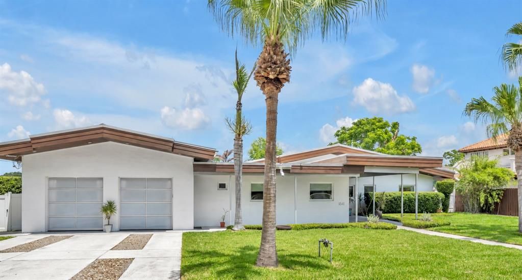 For Sale: $1,650,000 (3 beds, 4 baths, 2467 Square Feet)
