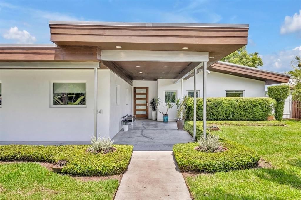 For Sale: $1,650,000 (3 beds, 4 baths, 2467 Square Feet)