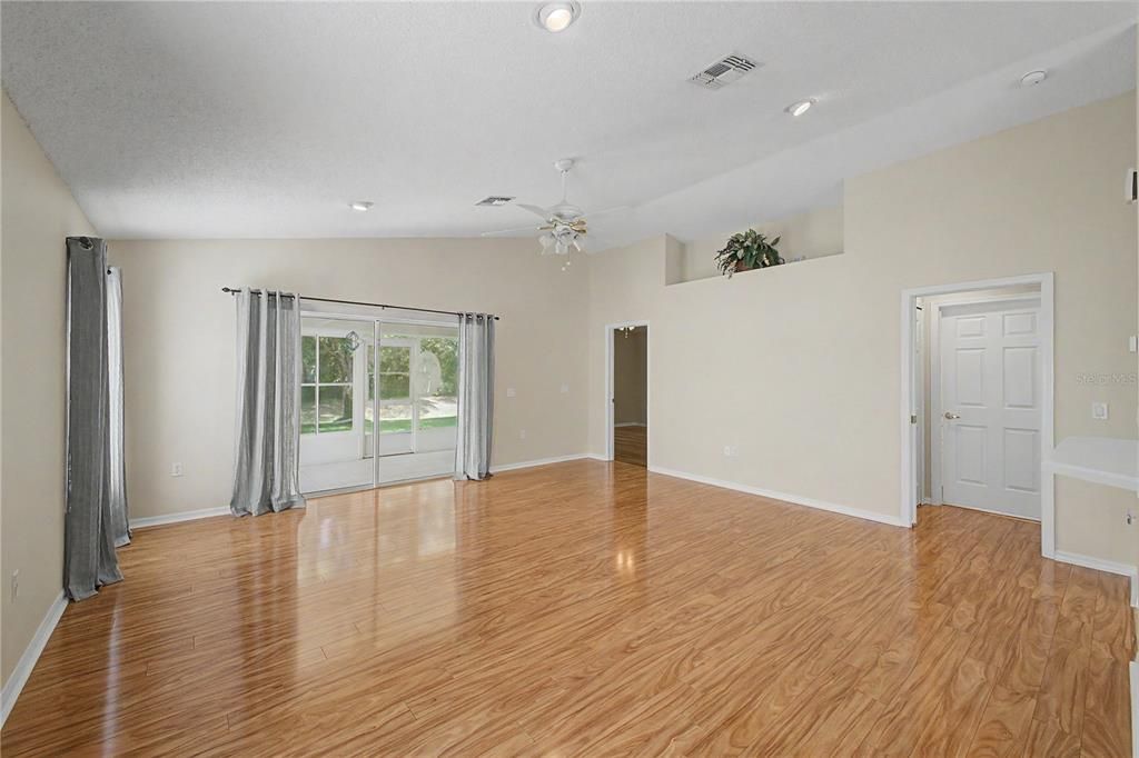 Activo con contrato: $227,000 (2 camas, 2 baños, 1260 Pies cuadrados)