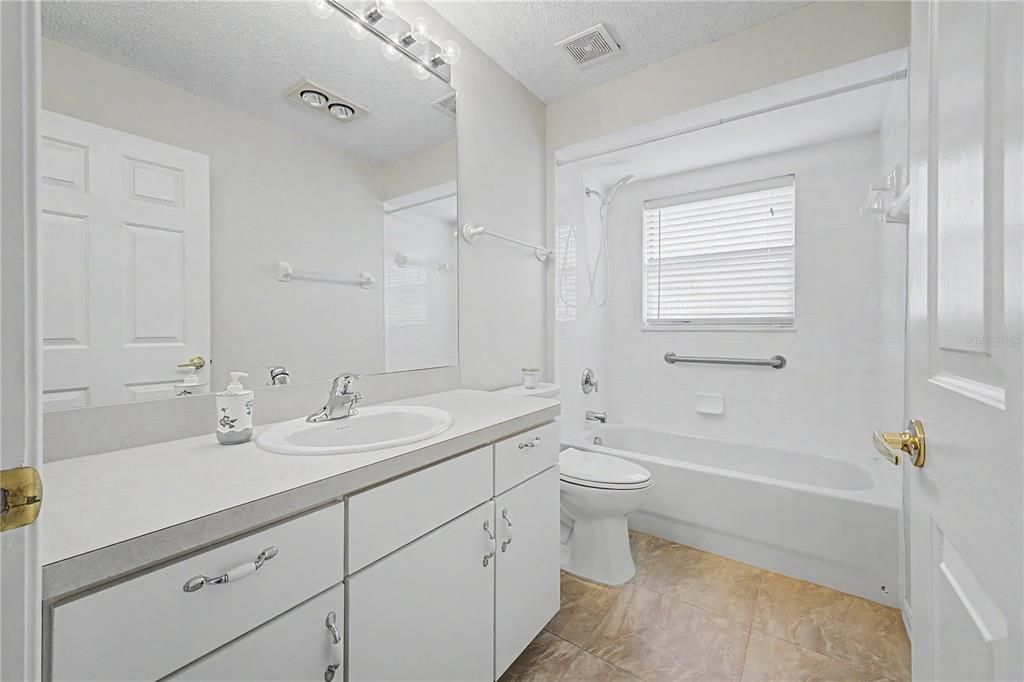 Activo con contrato: $227,000 (2 camas, 2 baños, 1260 Pies cuadrados)