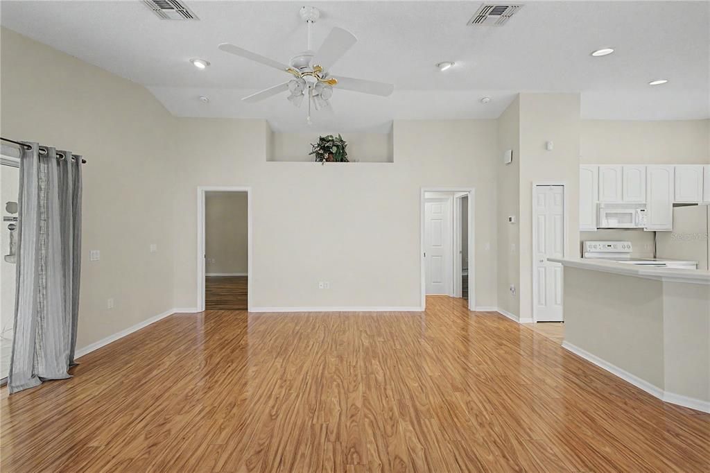 Activo con contrato: $227,000 (2 camas, 2 baños, 1260 Pies cuadrados)