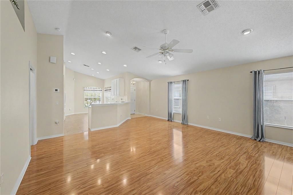 Activo con contrato: $227,000 (2 camas, 2 baños, 1260 Pies cuadrados)