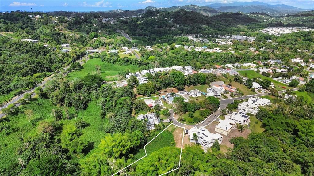 合同活跃: $265,000 (0.83 acres)