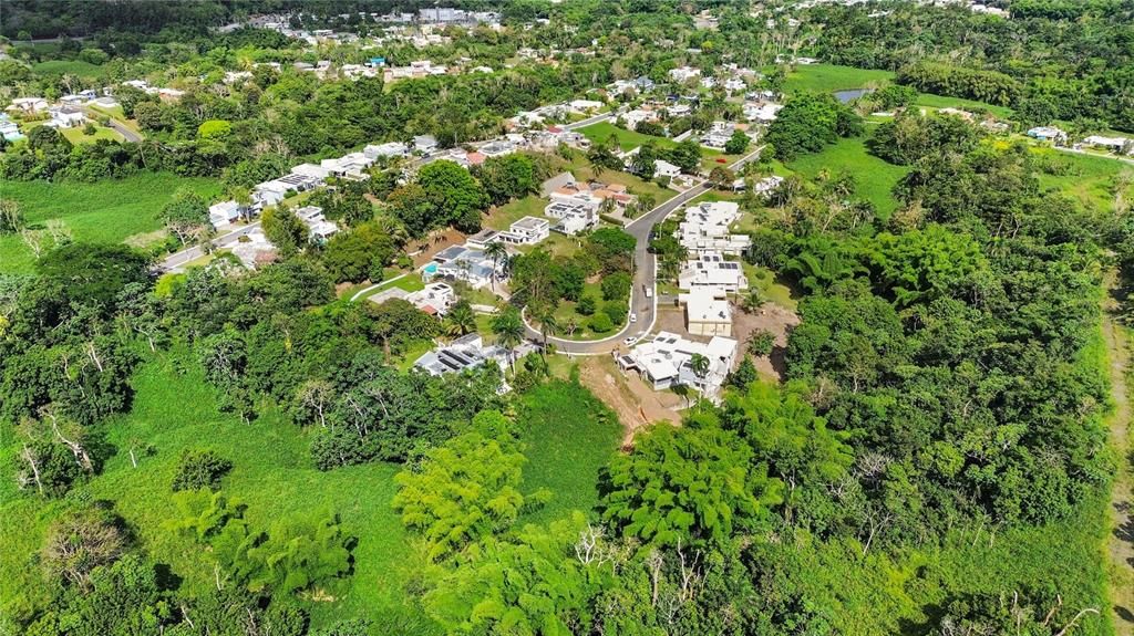 合同活跃: $265,000 (0.83 acres)