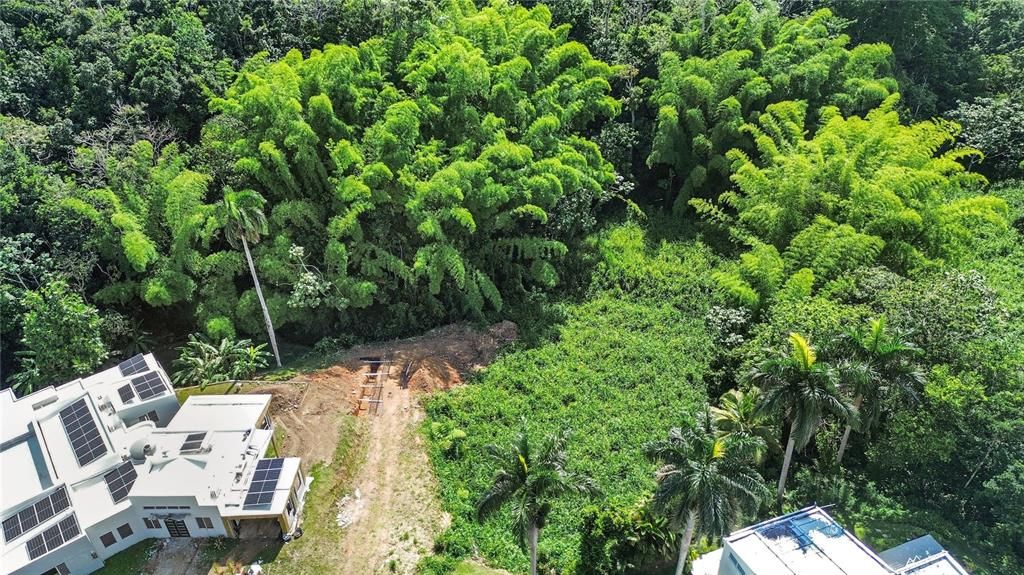 合同活跃: $265,000 (0.83 acres)