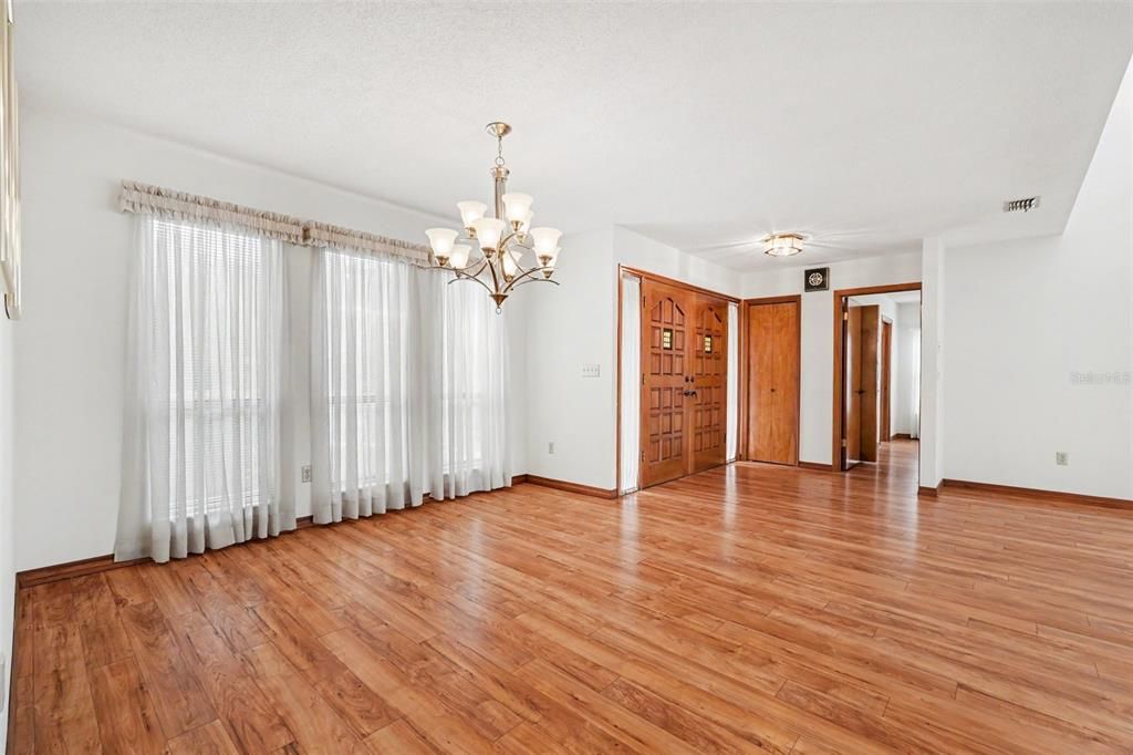 En Venta: $290,000 (3 camas, 2 baños, 2277 Pies cuadrados)