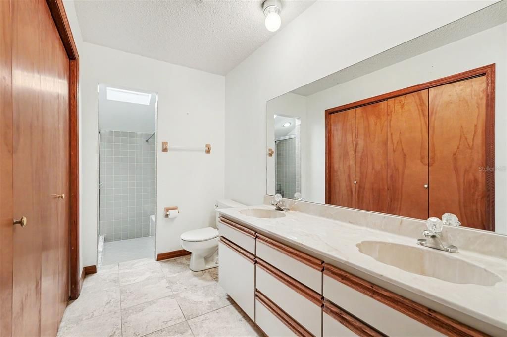 En Venta: $290,000 (3 camas, 2 baños, 2277 Pies cuadrados)