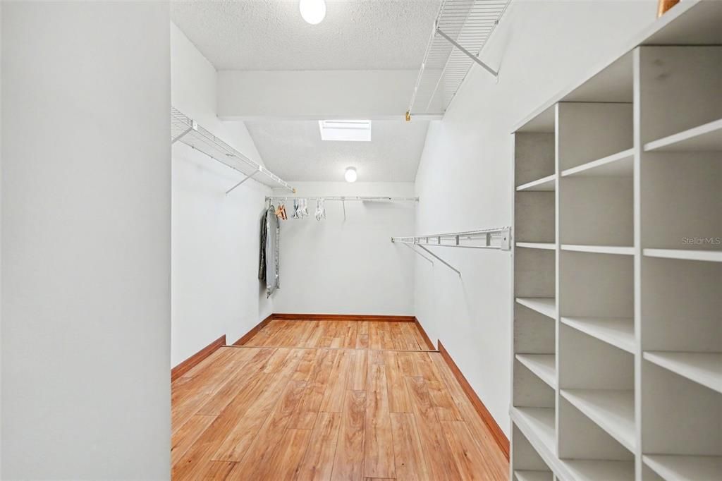 En Venta: $290,000 (3 camas, 2 baños, 2277 Pies cuadrados)