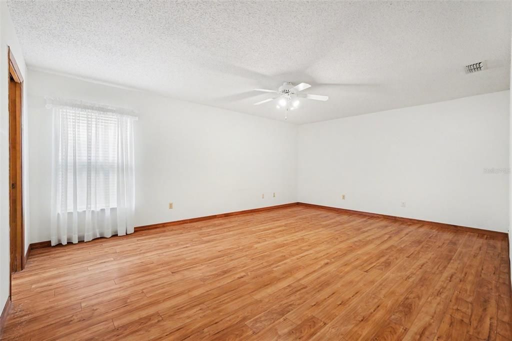 En Venta: $290,000 (3 camas, 2 baños, 2277 Pies cuadrados)